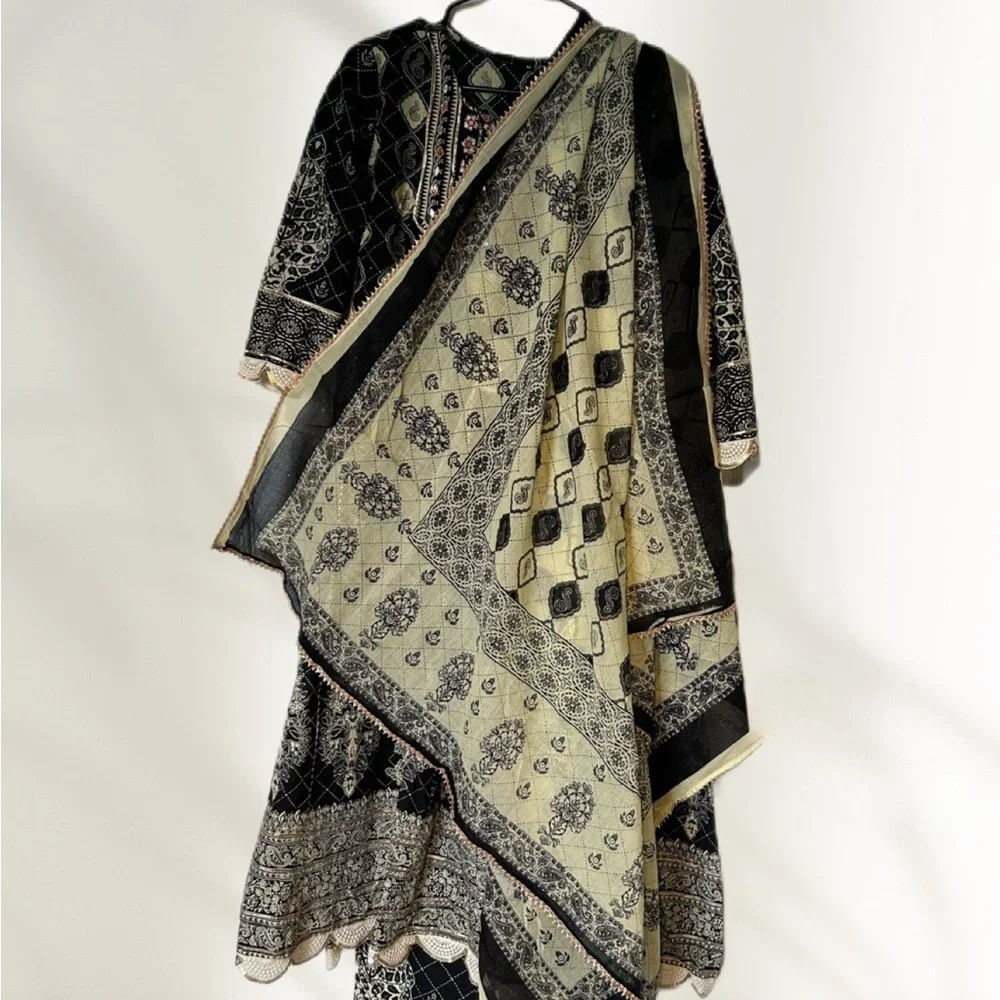 Sari Pantsuit - Picture 2 of 13